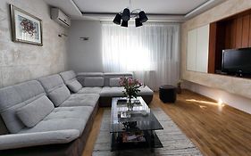 Apartment 32